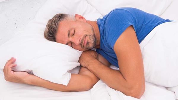 uomo che dorme